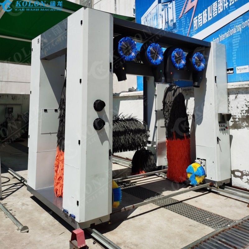 Máquina automática de lavar carros com escovas de rodas